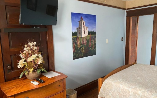 Colonial Charm Inn