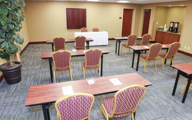 Hampton Inn & Suites Madisonville