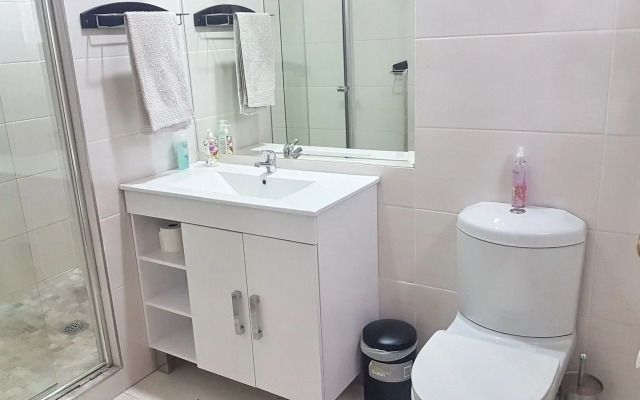 Six Valk Avenue Guest House