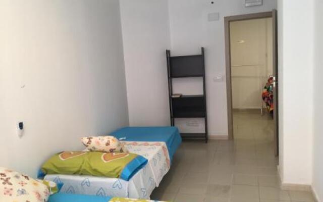 Go Bcn Hostal Ideal Badal - Hostel