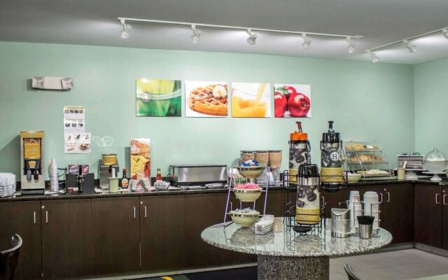 Copley Inn & Suites By OYO Akron OH