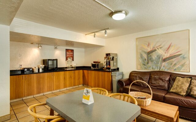 Econo Lodge Inn & Suites Spokane