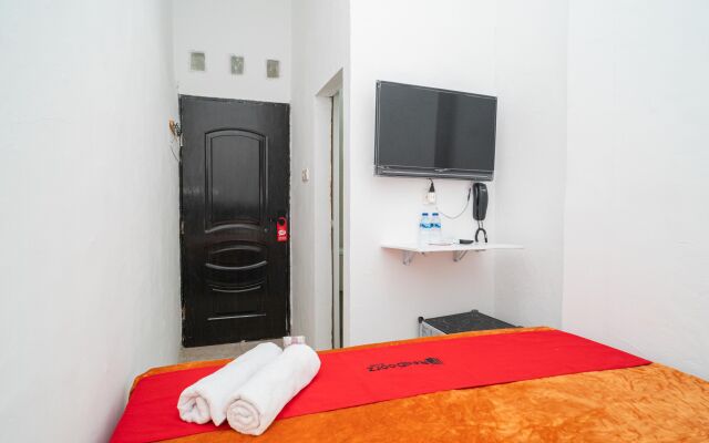RedDoorz @ Aralia Harapan Indah