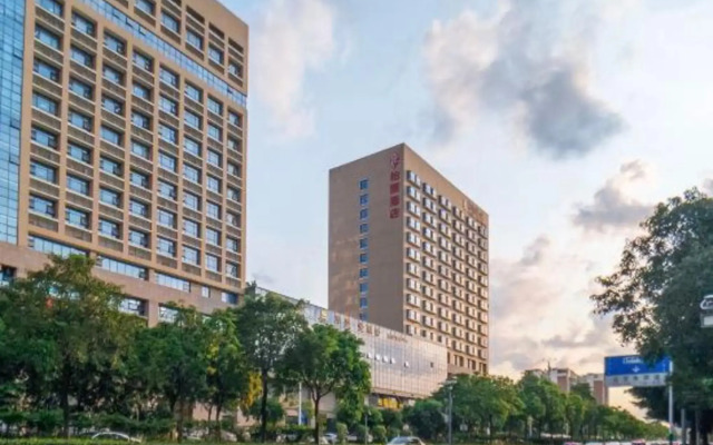 Foshan Park Lane Hotel (Qiandeng Lake)