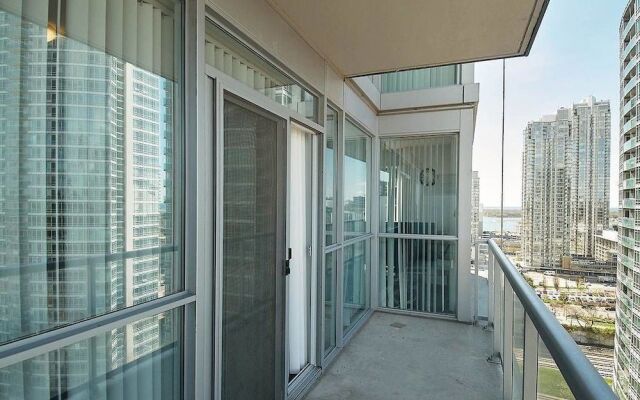 Executive 2 Bedroom Condo Across CN Tower