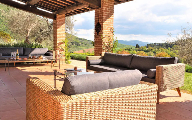 Beautiful Villa in San Giovanni del Pantano With Pool