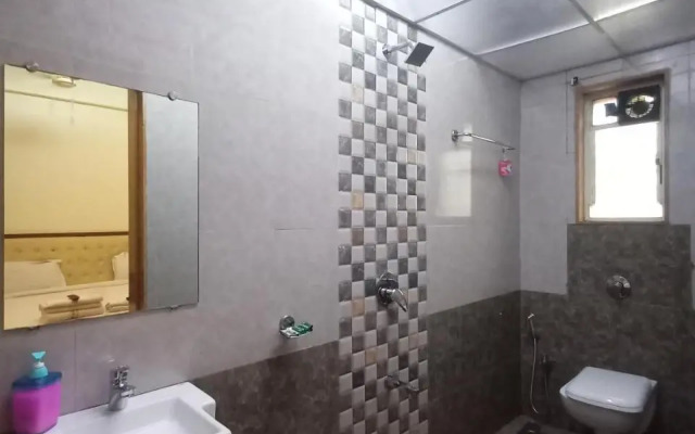 OYO 11483 Hotel Oakwood