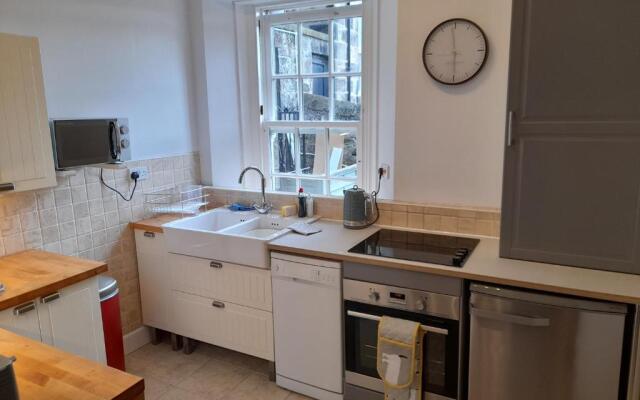 Burntisland Garden Apartment, Fife - 40 mins to Edinburgh