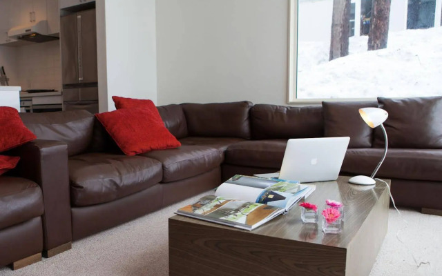 Yutaka Townhouse