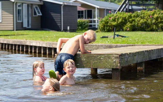 Giethoorn Lakehouse Retreat