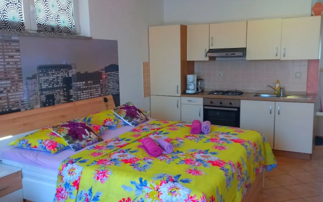 Pretty Apartment With Terrace on Island Rab