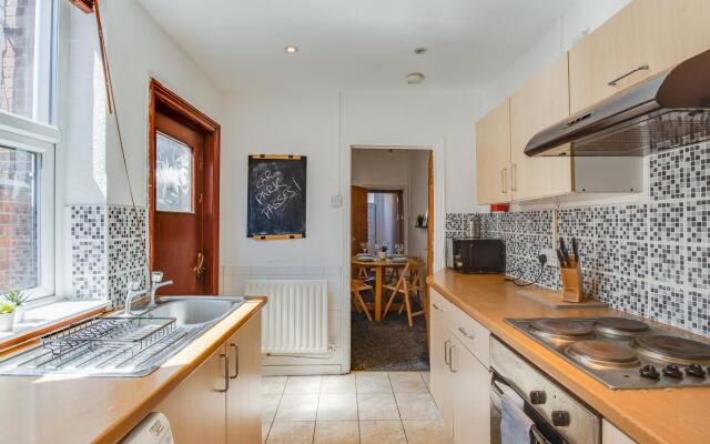 Stayzo House Accommodation- Coventry Free Parking