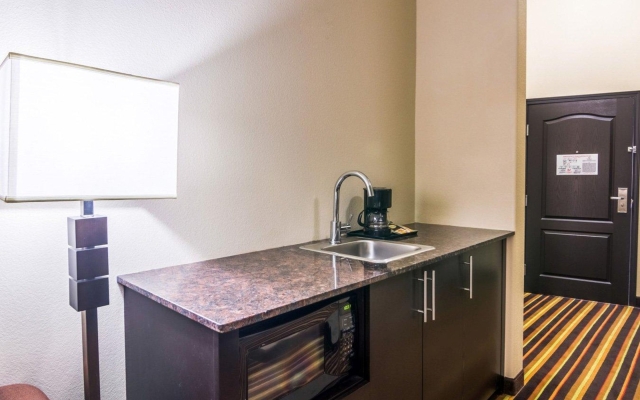 Quality Inn Clute Freeport