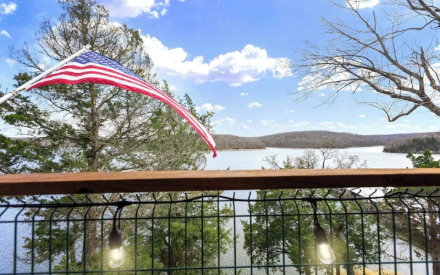 Family Lakefront Oasis Picture Perfect Retreat!