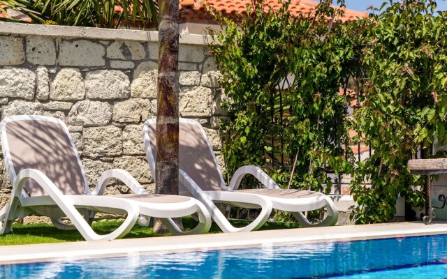 Cemal Alaçatı Hotel