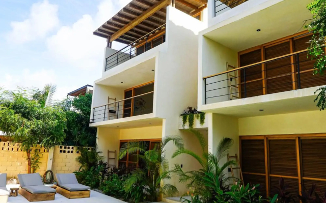 Casa Borka LUXURY FULLY FURNISHED BEACH CONDOS WITH POOL