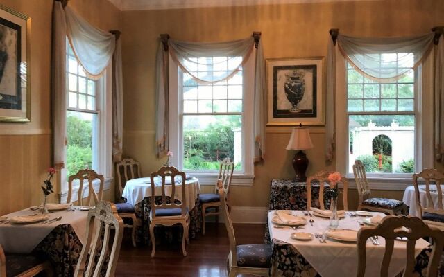 Historic Michabelle Inn