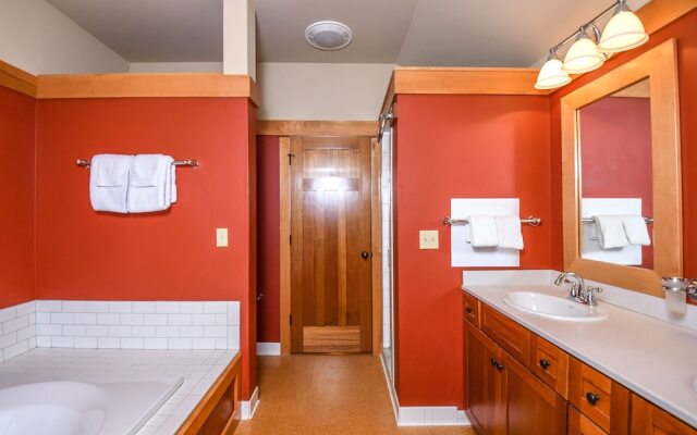 Lake Effect 5 Bedroom House