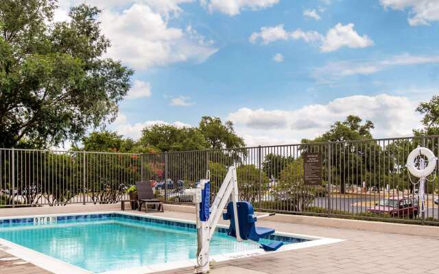 Comfort Suites - South Austin