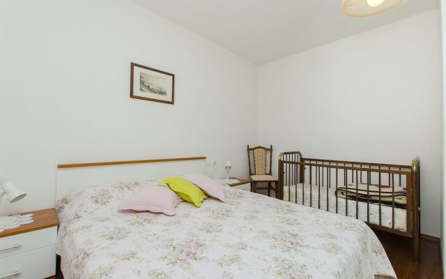 Apartments And Rooms Vojmir