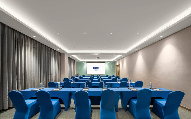 Holiday Inn Express Tengchong Hot Spring by IHG