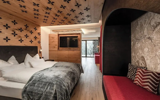 Aois 4 Elements suits