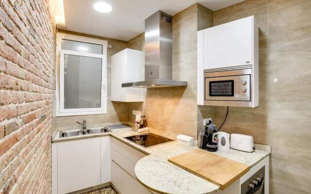 Designer 1 Bed Apartment near Plaza España