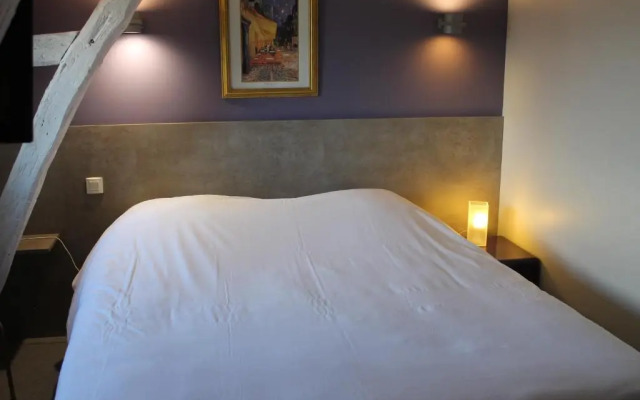 Logis Hotels  Auberge De La Tour   Hôtel Et Restaurant