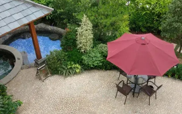 Splendid Xiangjiang Hot Spring Villa
