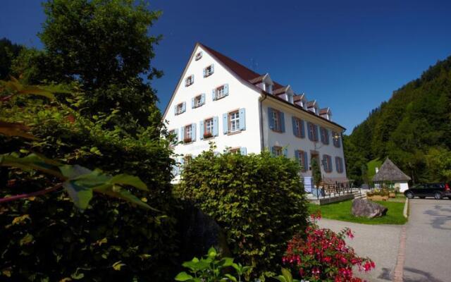 Hotel Hofgut Sternen - Wohnen in Kunst und Kultur