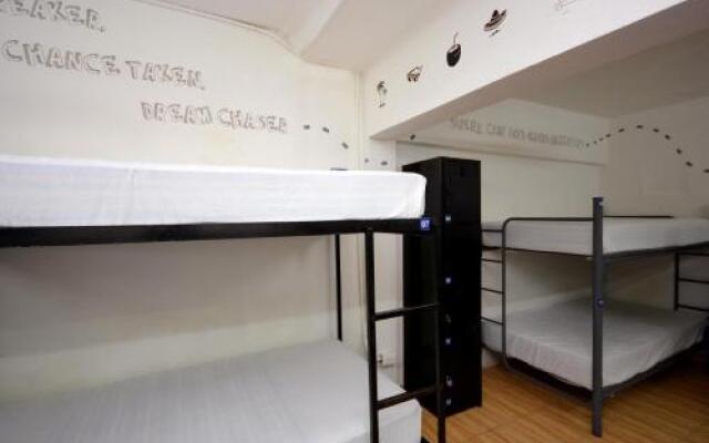 Hostel 6-15