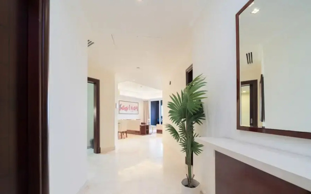 Spacious One Bedroom with Beach Access