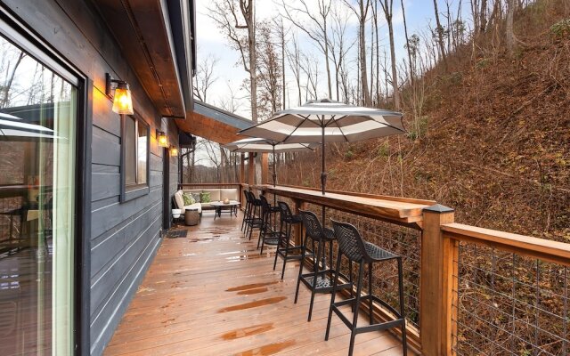 Night Owl 3 Bedroom Cabin by RedAwning