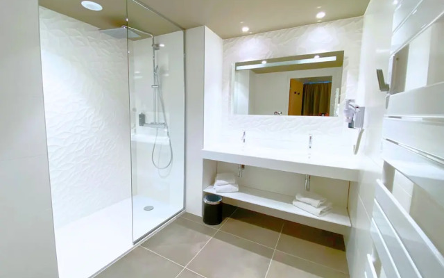 BRIT HOTEL Fougères - Hôtel du Parc 3*