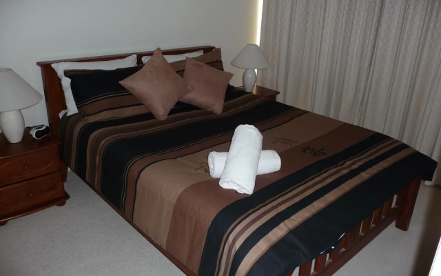 City Escape 3BD in Adelaides East End 5