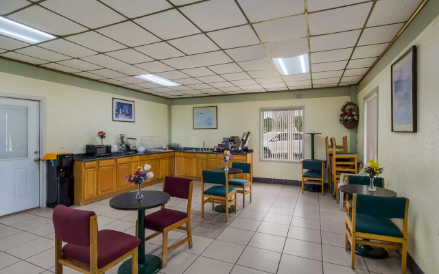 Rodeway Inn Conference Center