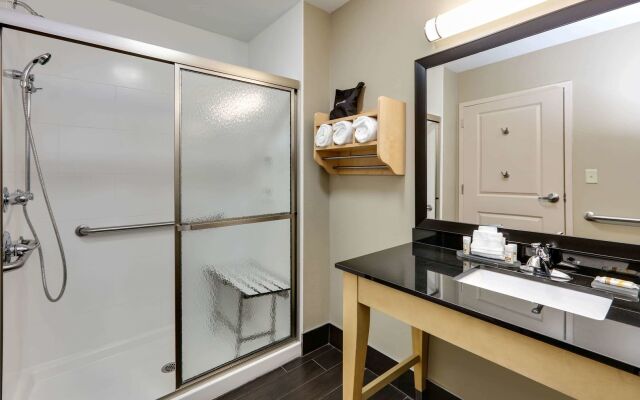 La Quinta Inn & Suites by Wyndham Starkville at MSU