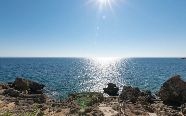 Armonia Seaside Villas