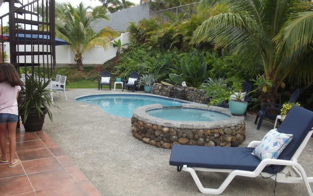 Beautiful Home At The Hill With Private Pool