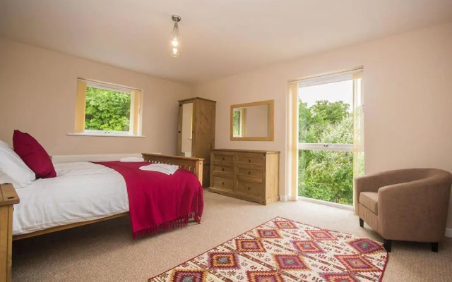 Hendy - First Floor Apartment