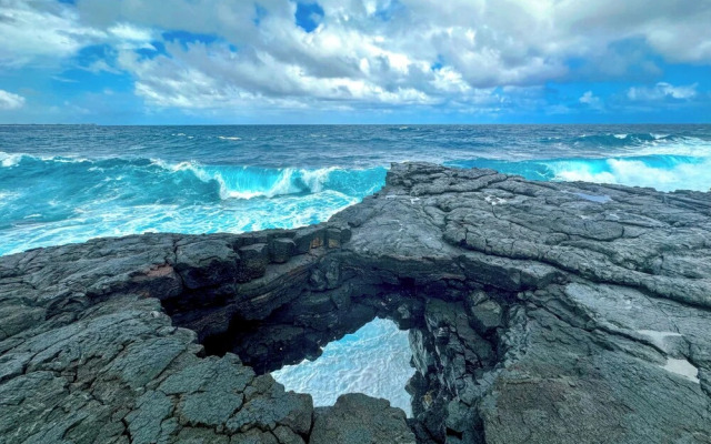 Direct Oceanfront, Big Island Home