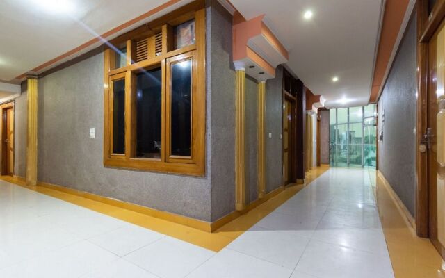 Oyo 44199 Hotel Crossroads