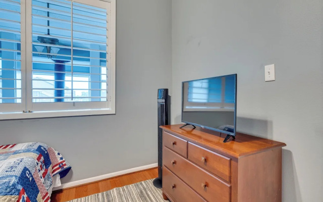 Modern Point Venture Vacation Rental w/ Deck!