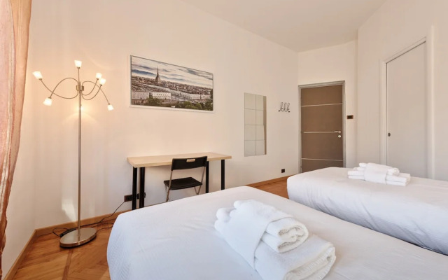 Vanchiglietta Colourful Apartment