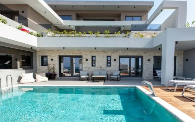Villa Luna I 100m to Sea Free Heated Pool