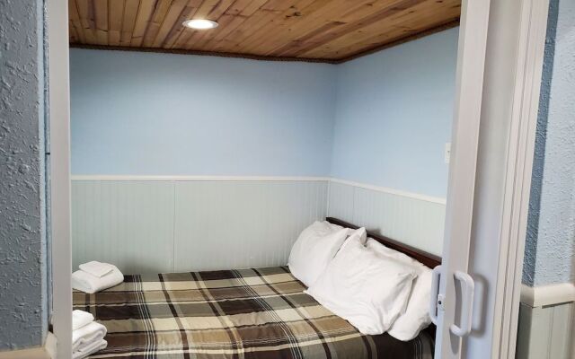 Nautical That One Apartment Near City Attractions by Redawning