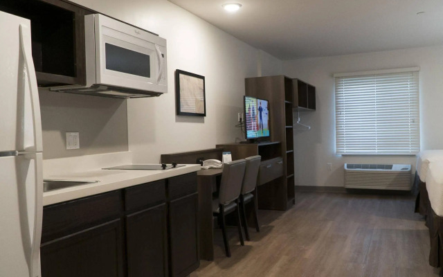 WoodSpring Suites Bakersfield East