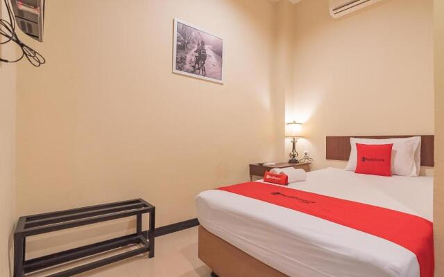 RedDoorz @ H. Agus Salim Street