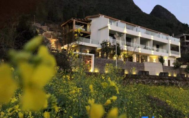 Xingyi Yunqi No.1 Inn (Xia Nahui Branch, Wanfenglin Scenic Area)