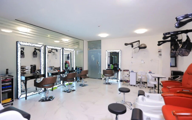 Triple-e Hotel and Spa